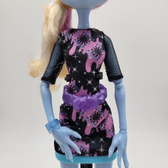 Monster High Doll Abbey Bominable 10.5" Tall Purple Coffin Bean Accessories - Picture 5 of 12
